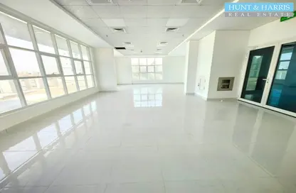 Empty Room image for: Office Space - Studio - 1 Bathroom for rent in Al Jazirah Al Hamra - Ras Al Khaimah, Image 1