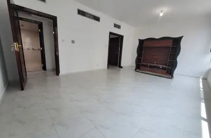 Apartment - 2 Bedrooms - 2 Bathrooms for rent in Hamdan Street - Abu Dhabi Apartment - 2 Bedrooms - 2 Bathrooms for rent in Hamdan Street - Abu Dhabi