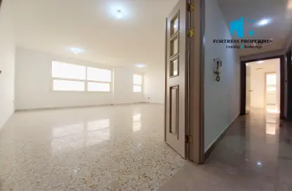 Apartment - 4 Bedrooms - 4 Bathrooms for rent in Royal Tower - Hamdan Street - Abu Dhabi