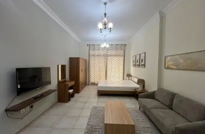 شقة - 1 حمام للايجار في برج حمزة - مدينة دبي الرياضية - دبي
