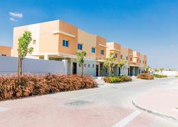 Townhouse - 3 bedrooms - 4 bathrooms for rent in Manazel Al Reef 2 - Al Samha - Abu Dhabi