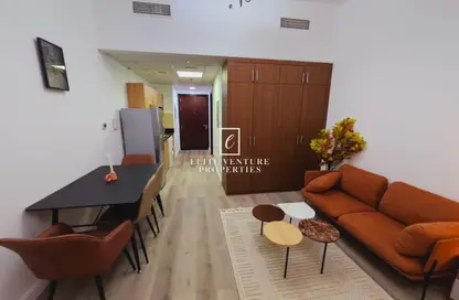 شقة - 1 حمام للايجار في مساكن النخبة رقم 5 - مساكن النخبة الرياضية - مدينة دبي الرياضية - دبي