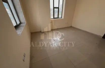 شقة - غرفة نوم - 2 حمامات للايجار في مساكن كورنيش عجمان - طريق كورنيش عجمان - عجمان