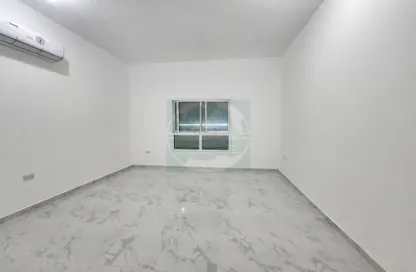 Empty Room image for: Apartment - 1 Bathroom for rent in Madinat Al Riyad - Abu Dhabi, Image 1