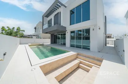 Villa - 5 Bedrooms - 5 Bathrooms for sale in Jumeirah Park - Dubai