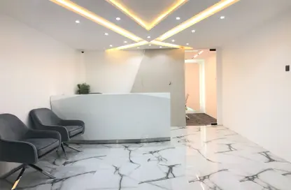 مركز أعمال - استوديو - 1 حمام للايجار في بناية شارع البنك - منخول - بر دبي - دبي