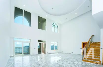 Apartment - 4 Bedrooms - 6 Bathrooms for rent in Al Tamr - Shoreline Apartments - Palm Jumeirah - Dubai