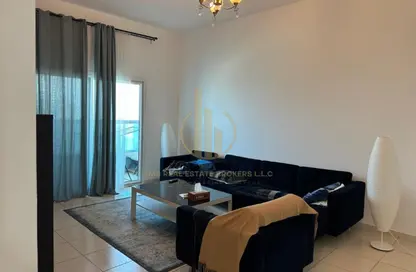 Apartment - 1 Bedroom - 1 Bathroom for rent in Palm Tower 1 - Palm Towers - Al Majaz - Sharjah