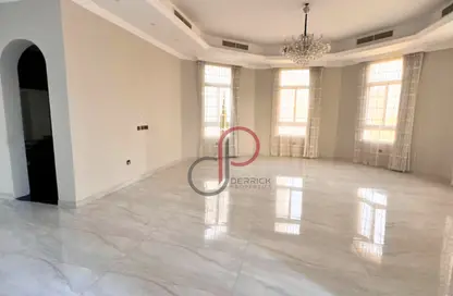 Villa - 5 Bedrooms - 6 Bathrooms for rent in Al Aweer 1 - Al Aweer - Dubai