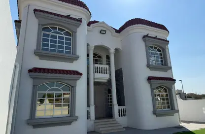 Villa - 6 Bedrooms - 7 Bathrooms for rent in Jumeirah - Dubai