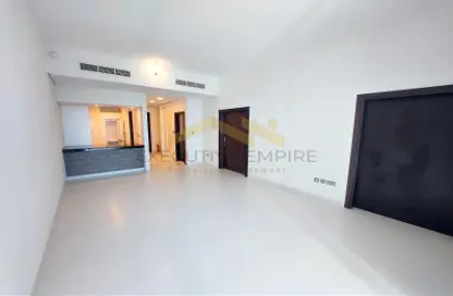 Empty Room image for: Apartment - 1 Bedroom - 2 Bathrooms for rent in Guardian Towers - Danet Abu Dhabi - Abu Dhabi, Image 1