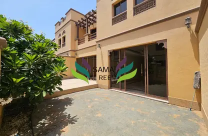 Villa - 4 Bedrooms - 4 Bathrooms for rent in Jumeirah 1 Villas - Jumeirah 1 - Jumeirah - Dubai