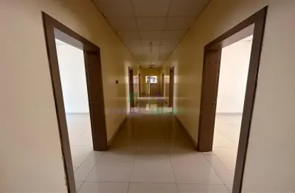 سكن عمال - استوديو - 8 حمامات للايجار في الجرف الصناعية - عجمان
