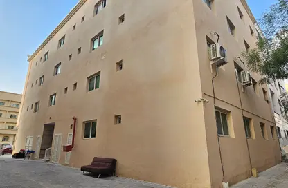 عمارة بالكامل - 8 غرف نوم - 8 حمامات للبيع في مويلح - الشارقة