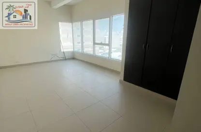Apartment - 2 Bedrooms - 2 Bathrooms for rent in Al Qulaya'ah - Al Sharq - Sharjah