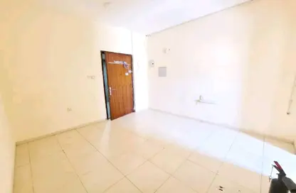 Apartment - Studio - 1 Bathroom for rent in Muwailih Building - Muwaileh - Sharjah