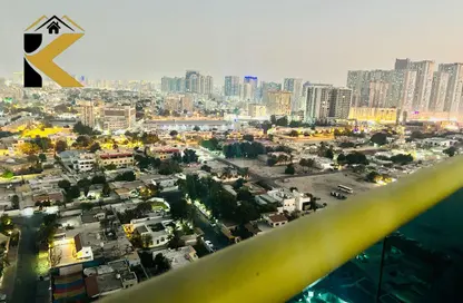 شقة - 2 غرف نوم - 3 حمامات للبيع في برج الكورنيش - طريق كورنيش عجمان - عجمان