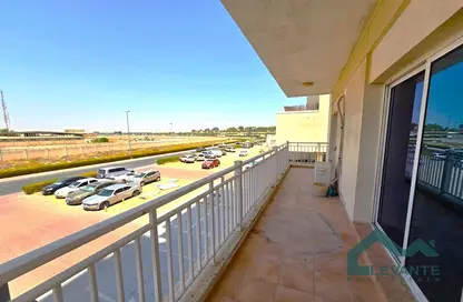 Apartment - 1 Bedroom - 2 Bathrooms for sale in Mazaya 1 - Queue Point - Dubai Land - Dubai