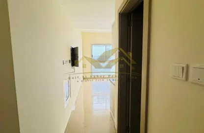 Apartment - Studio - 1 Bathroom for rent in Al Karama - Dubai Apartment - Studio - 1 Bathroom for rent in Al Karama - Dubai