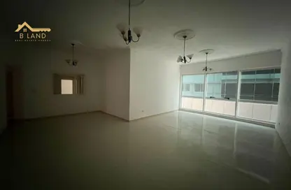 شقة - 3 غرف نوم - 4 حمامات للايجار في المجاز 2 - المجاز - الشارقة شقة - 3 غرف نوم - 4 حمامات للايجار في المجاز 2 - المجاز - الشارقة