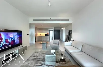 Living Room image for: Apartment - 1 Bedroom - 1 Bathroom for sale in Marina Vista - EMAAR Beachfront - Dubai Harbour - Dubai, Image 1