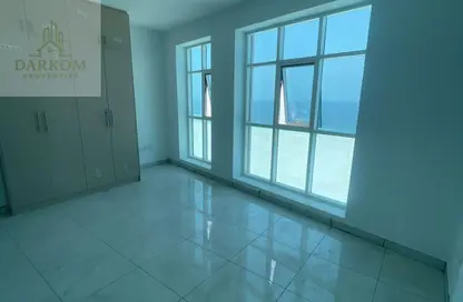 شقة - 2 غرف نوم - 2 حمامات للايجار في مساكن كورنيش عجمان - طريق كورنيش عجمان - عجمان