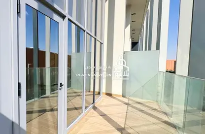 Apartment - 2 Bedrooms - 3 Bathrooms for rent in Oasis 2 - Oasis Residences - Masdar City - Abu Dhabi