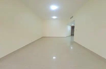 Apartment - 4 Bedrooms - 4 Bathrooms for rent in Golden Sands 9 - Mankhool - Bur Dubai - Dubai