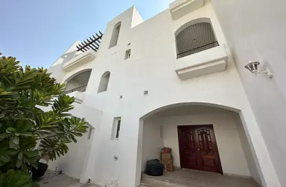 فيلا - 4 غرف نوم - 7 حمامات للايجار في الكرامة - أبوظبي