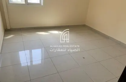 شقة - 2 غرف نوم - 1 حمام للايجار في بناء النباعة - النبعة - الشرق - الشارقة