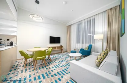 النزل و الشقق الفندقية - غرفة نوم - 2 حمامات للايجار في هوليداي إن آند سويتس ساينس بارك - حديقة دبي العلميه - دبي