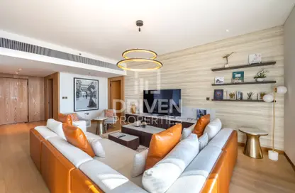 Living Room image for: Apartment - 2 Bedrooms - 4 Bathrooms for rent in Bulgari Resort  and  Residences - Jumeirah Bay Island - Jumeirah - Dubai, Image 1