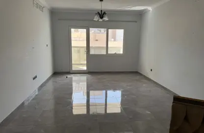 Apartment - 2 Bedrooms - 2 Bathrooms for rent in Al Khan - Sharjah