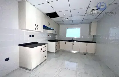 Apartment - 3 Bedrooms - 5 Bathrooms for rent in Makeen Building - Airport Road Area - Al Garhoud - Dubai
