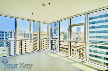 شقة - 2 غرف نوم - 4 حمامات للايجار في برج الجزيرة - شارع الكورنيش - أبوظبي