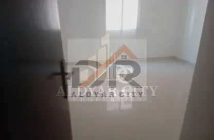 شقة - غرفة نوم - 2 حمامات للايجار في مبنى جيباس 3 - الراشدية 2 - الراشدية - عجمان