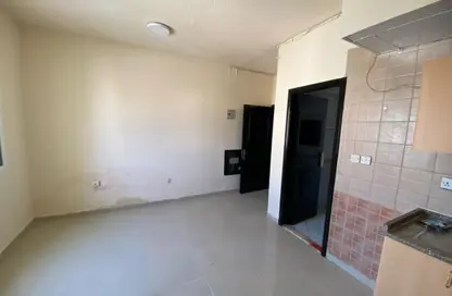 شقة - 1 حمام للايجار في القليعة - الشرق - الشارقة