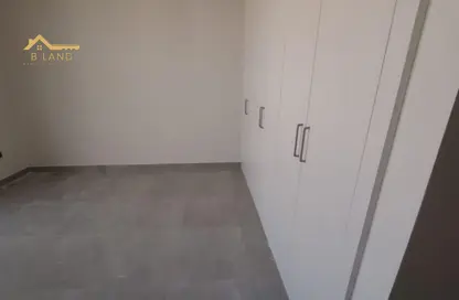 شقة - غرفة نوم - 2 حمامات للايجار في مجمع مويلح - تجارية مويلح - الشارقة شقة - غرفة نوم - 2 حمامات للايجار في مجمع مويلح - تجارية مويلح - الشارقة