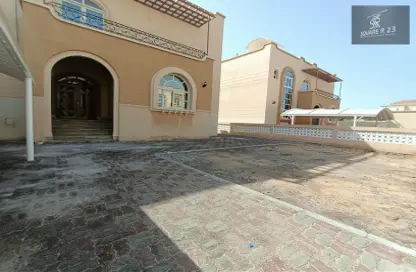 صورة لـ مبنى خارجي فيلا - 4 غرف نوم - 5 حمامات للايجار في مدينة خليفة - أبوظبي ، صورة رقم 1