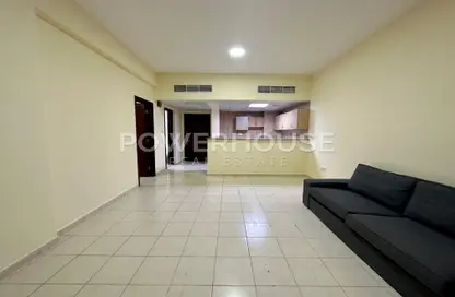 شقة - غرفة نوم - 2 حمامات للبيع في X05 - طراز إنجليزي - المدينة الدولية - دبي
