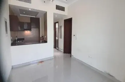 شقة - 2 غرف نوم - 2 حمامات للايجار في مدينة دبي الصناعية - دبي
