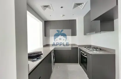 شقة - غرفة نوم - 2 حمامات للايجار في الطراز - حي نسيج - الجادة - الشارقة