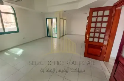 Empty Room image for: Villa - 4 Bedrooms - 5 Bathrooms for rent in Al Karamah - Abu Dhabi, Image 1