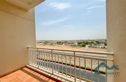 Apartment - 2 Bedrooms - 3 Bathrooms for sale in Mazaya 1 - Queue Point - Dubai Land - Dubai