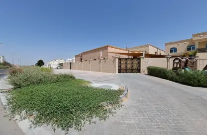 فيلا - 4 غرف نوم - 5 حمامات للايجار في مركز محمد بن زايد - مدينة محمد بن زايد - أبوظبي