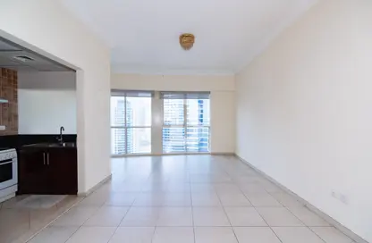 Apartment - 1 Bedroom - 2 Bathrooms for rent in Lake Shore Tower - Lake Allure - Jumeirah Lake Towers - Dubai
