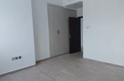 شقة - غرفة نوم - 2 حمامات للايجار في ارت اكس اي في - الخليج التجاري - دبي