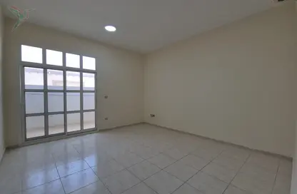 Apartment - 3 Bedrooms - 3 Bathrooms for rent in Al Dafeinah - Asharej - Al Ain