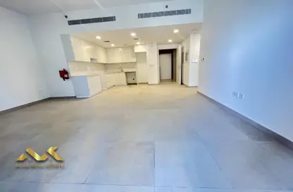 Empty Room image for: Apartment - 1 Bedroom - 1 Bathroom for rent in Asayel - Madinat Jumeirah Living - Umm Suqeim - Dubai, Image 1