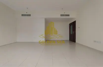Empty Room image for: Apartment - 2 Bedrooms - 2 Bathrooms for rent in Al Mina Tower - Al Mina - Abu Dhabi, Image 1